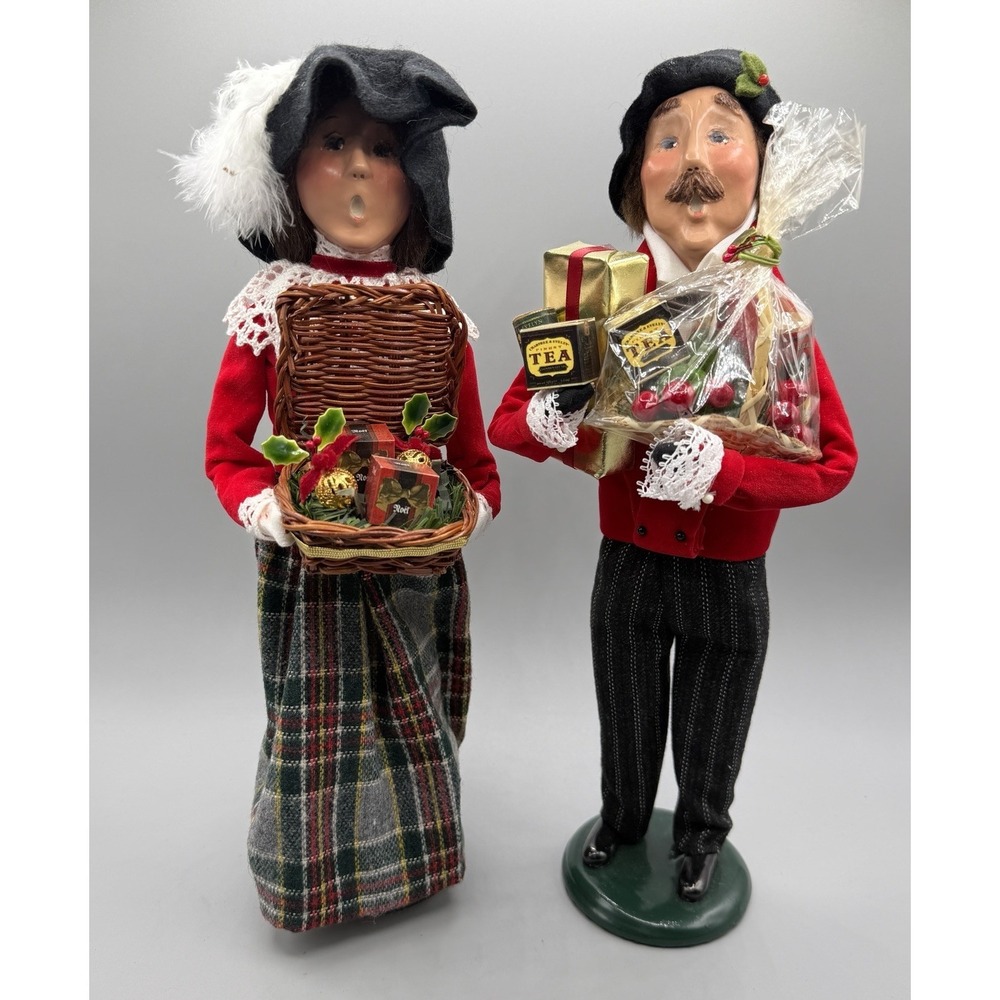 Vtg Byers Choice Retired 1997 Exclusive Crabtree & Evelyn Set Of 2 Choir Singers